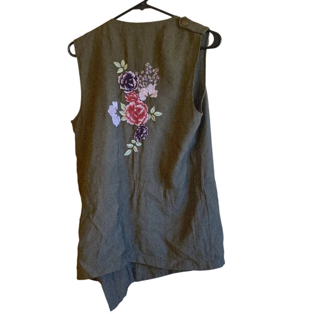 Takara green embroidered zip up vest size small